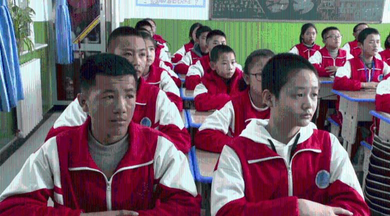 救援受困的小恐龙